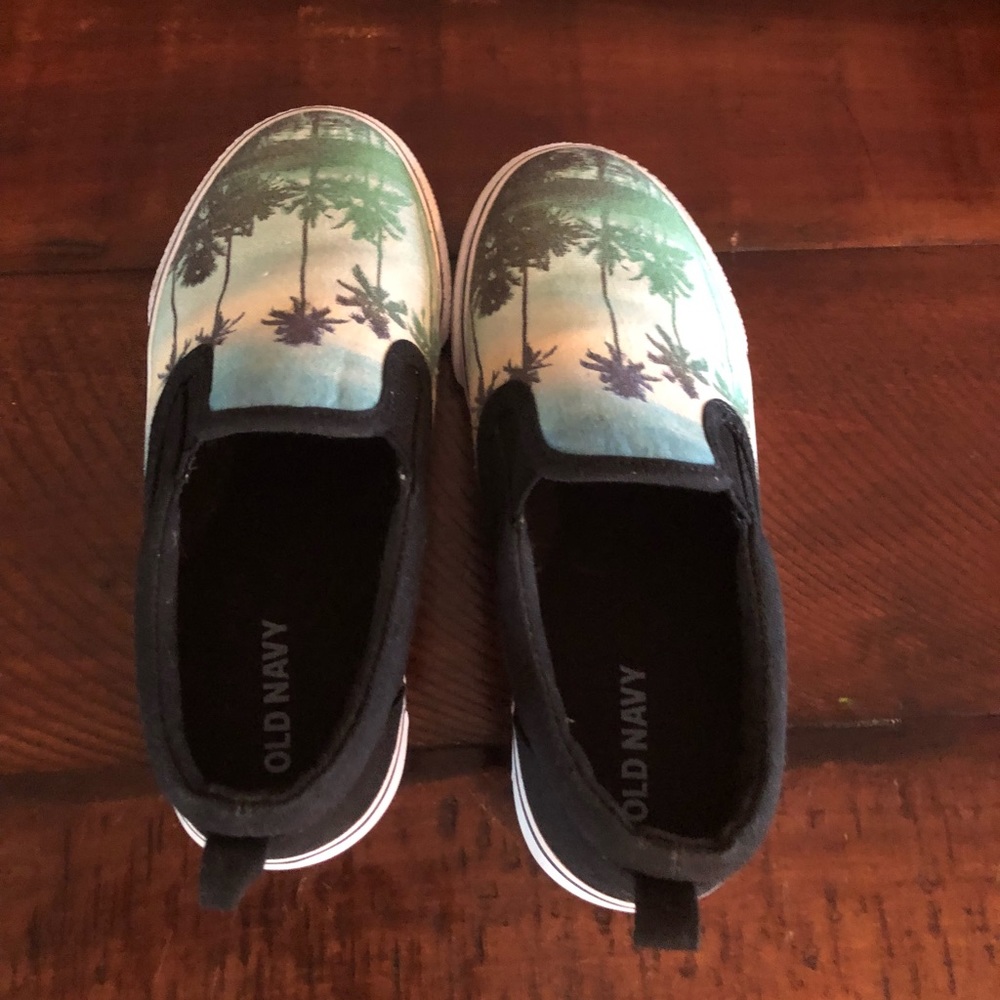 Boys Old Navy slip-on sneaker- size 12